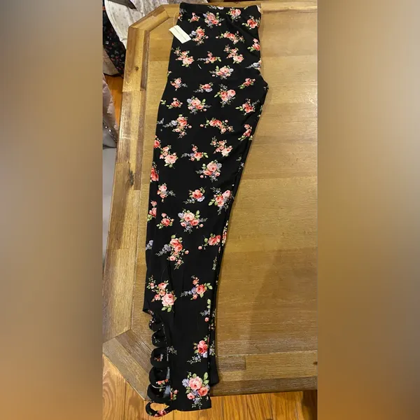 Bobbie Brooks Super Soft Floral Lattice Leggings NWT 1X - Image 3