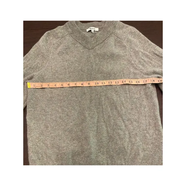 Madewell Vneck Gray Long Sleeve 100% Merino Wool Size‎ Small Fair Trade Factory - Image 4