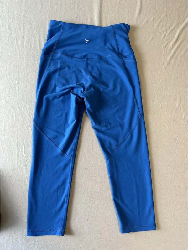 Old Navy Active Powersoft Sports Bra and High-Rise Leggings Set - Image 6