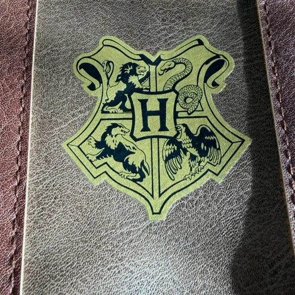 Harry Potter Hogwarts Crest Trunk Style Wristlet Pouch Brown Faux Leather‎ Bag - Image 5