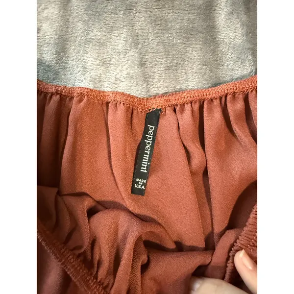 Peppermint Brown Off Shoulder Blouse Top Size Small Ruffle Sleeve‎ Flowy Light - Image 4