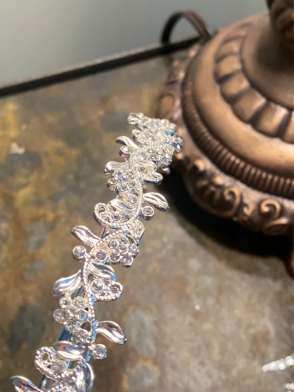 Silver metal headband with flowers and rhinestones on a vine - Image 9