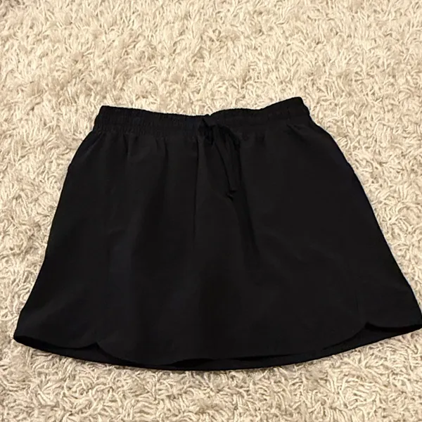 Beyond yoga black tennis skirt with shorts - Image 2