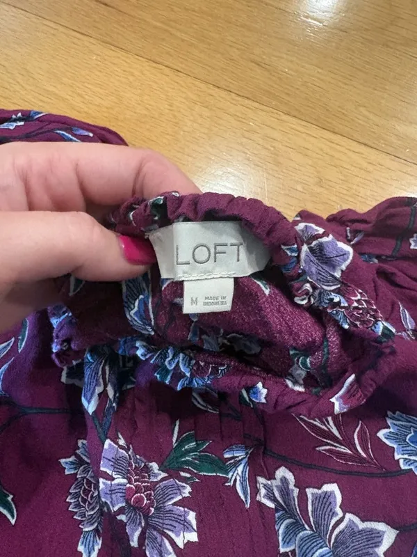 Loft Size Medium (M) Floral Print Short Sleeve Blouse - Image 2