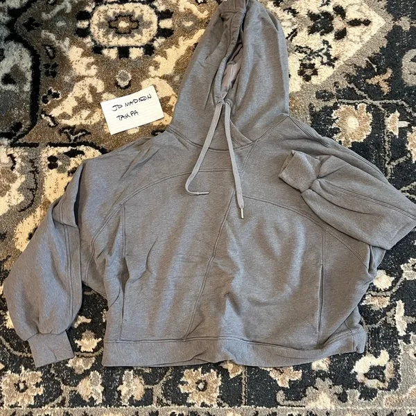 Lululemon broken beats cropped sweat shirt size XS/S - Image 2