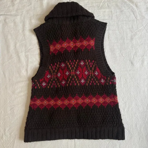 Abercrombie & Fitch Brown and Red Knit Sweater Vest Size Small - Image 6