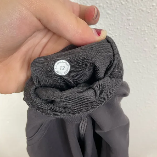 Lululemon InStill High-Rise Tight‎ 25" Graphite Grey Size 12 - Image 8