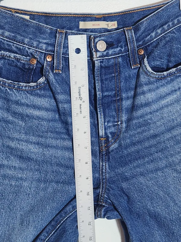 Levi's Women's Wedgie Ankle Jeans Size 28 - Image 9