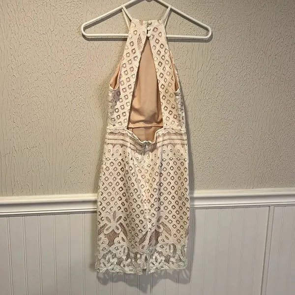 Lulus Steal a Kiss White Lace with Nude lining dress size small - Image 6