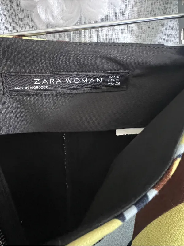 Zara Printed A-Line Mini Skirt in Yellow, Brown & Navy - Image 4