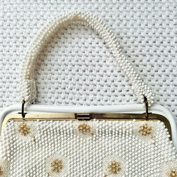 Vintage Corde Bead Bridal Snowflake Winter White Gold Clasp Top Handle Bag - Image 2