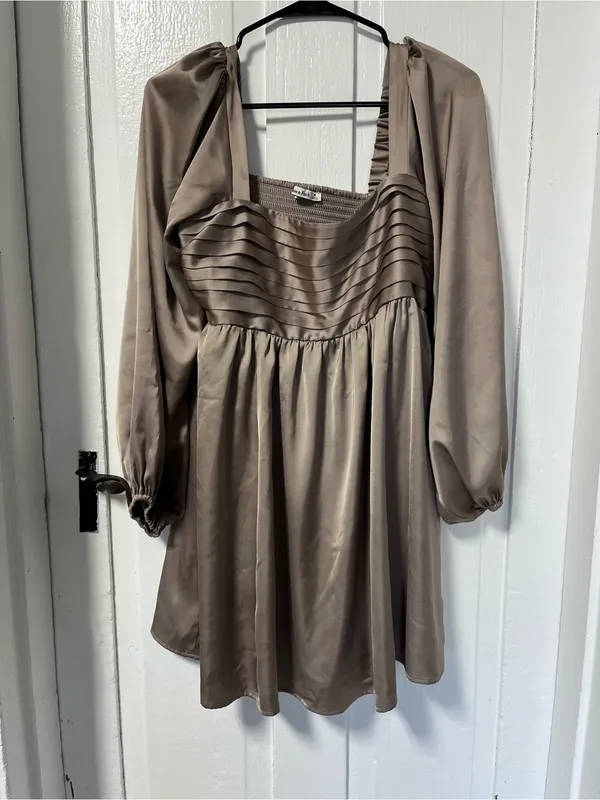 Abercrombie & Fitch Emerson Satin Dress size medium - Image 3