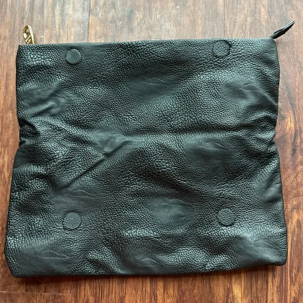 Steve Madden Rose Foldover Magnetic Zip Up Clutch Purse Black Faux Leather EUC . - Image 3