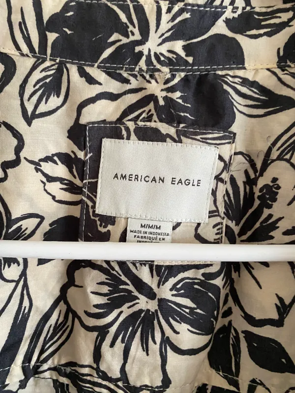 American Eagle Floral Button Shirt - Image 3