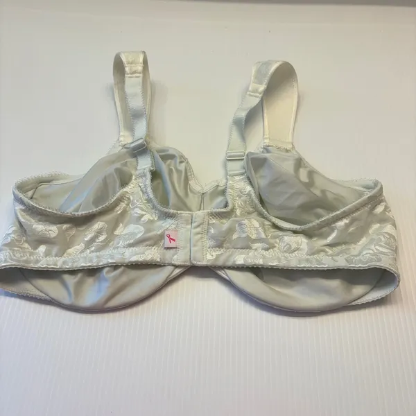 Wacoal 85567 Awareness Full Figure Seamless Underwire Bra 44DD Ivory Floral Lace - Image 4