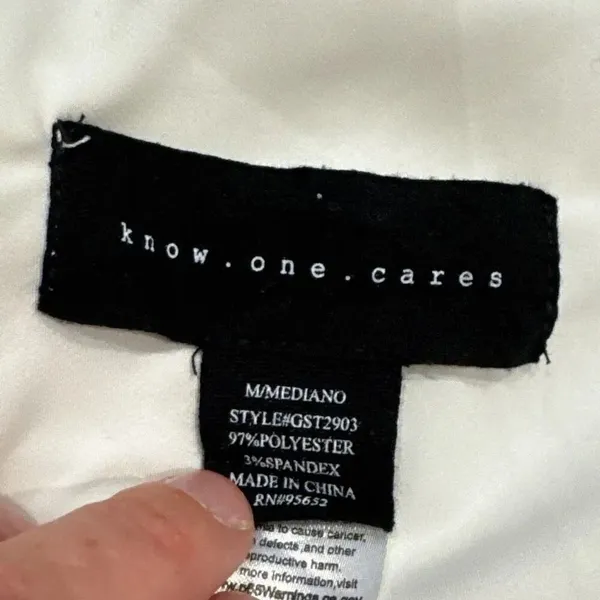 Know one cares silky rose tank top size medium - Image 2