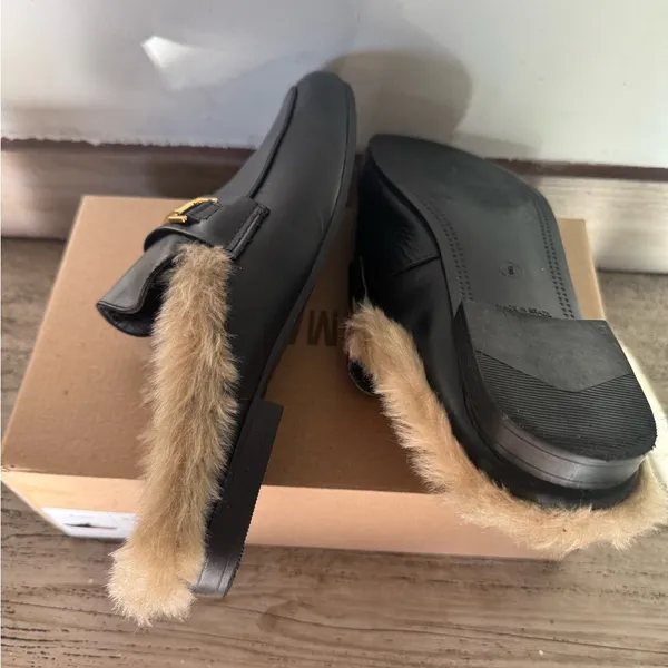Steve Madden Black Leather Fur-Lined Mule with Gold Horsebit - Image 4