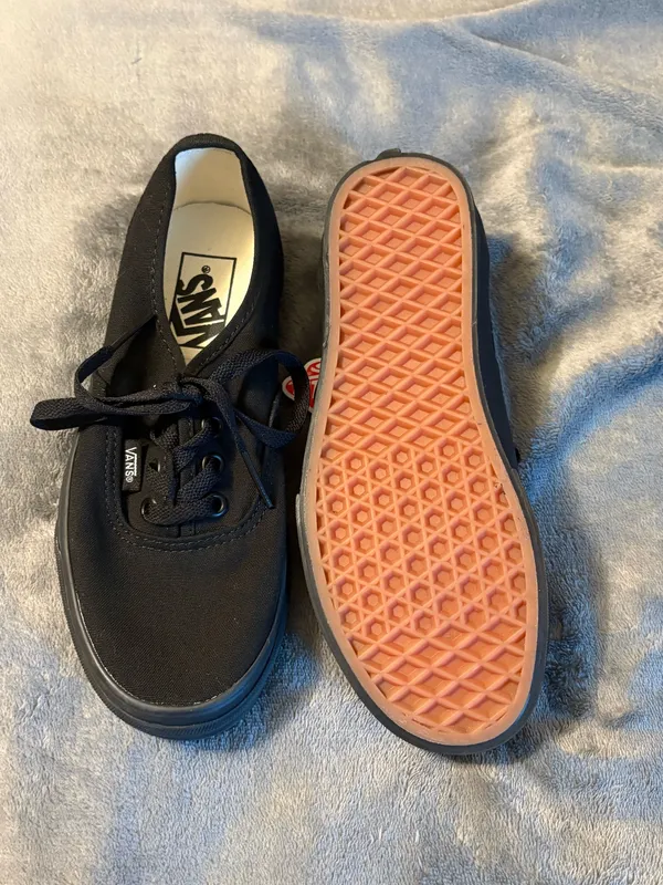 Unisex Vans Black Low-Top Canvas Sneakers Women’s Size 6 or Men’s Size 4.5 - Image 9