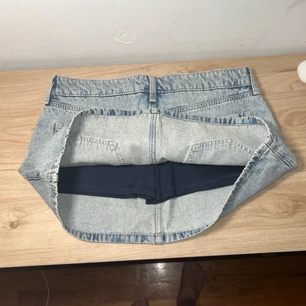 Light wash Hollister denim skirt with built in shorts - Image 5