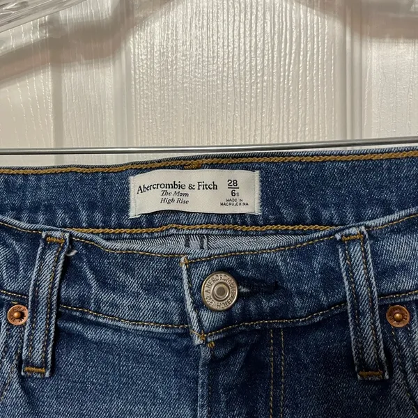 Abercrombie & Fitch High‎ Rise Mom Jean size 28 / 6 s - Image 7