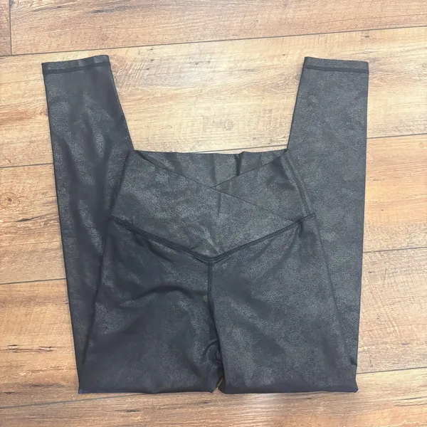 Offline by Aerie The Hugger Crossover High Waisted Crackle Legging Black Size M - Image 4