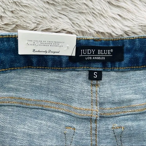 NWT Judy Blue denim distressed Leopard patch shorts size small New High Waist - Image 3