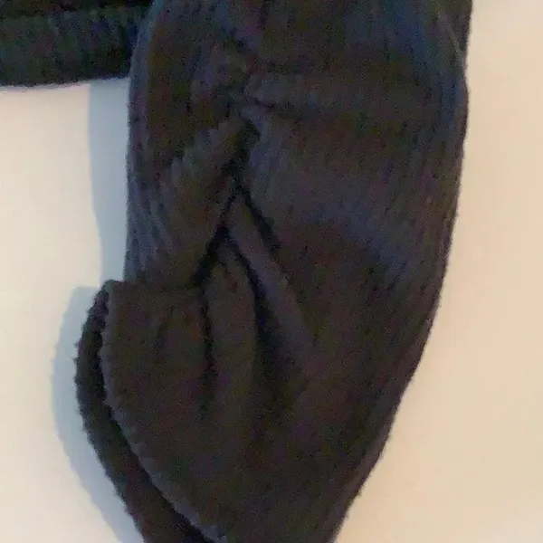 UGG Size Medium Black Ribbed Three Button Long Sleeve Top. New With Tags. - Image 13