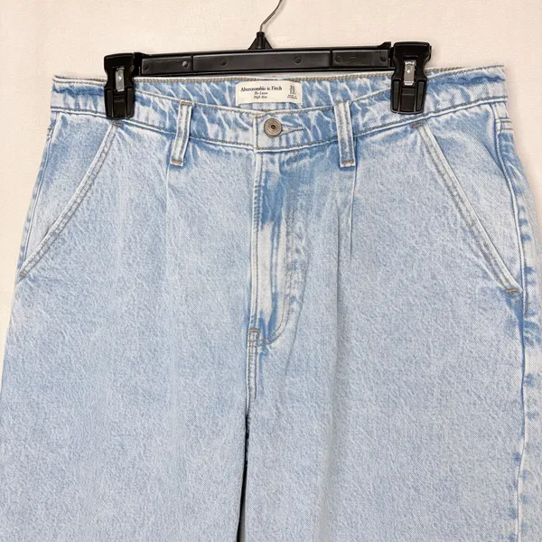Abercrombie & Fitch Pleated Loose High Rise Jeans - Image 4