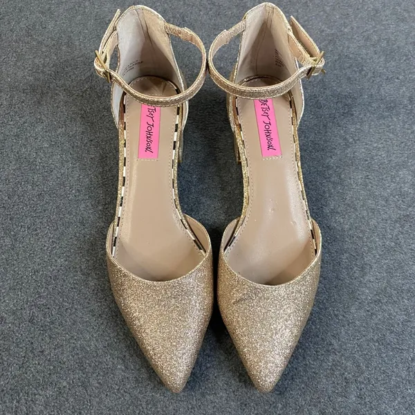 Betsey Johnson Heels Womens Gold Glitter Sz 6 Ankle Strap Pointed Toe Pump *Flaw - Image 4