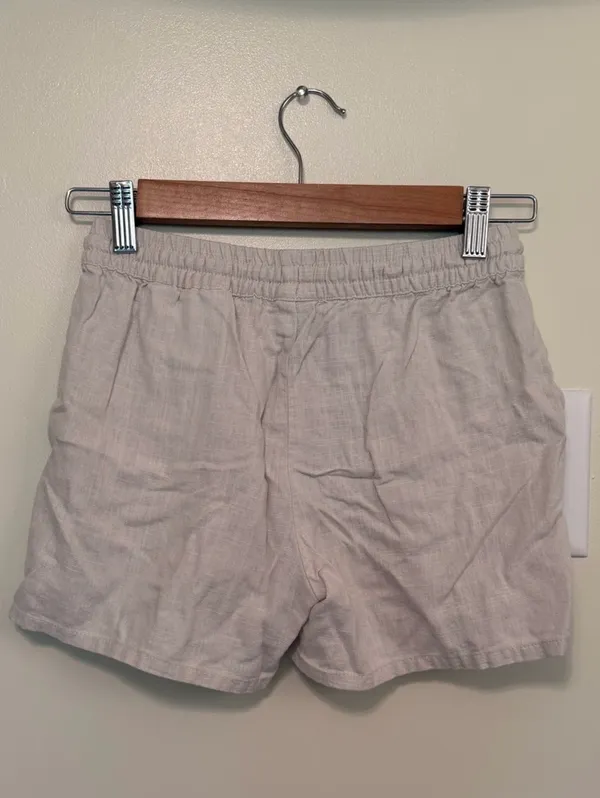 H&M light beige linen drawstring waist high waisted shorts - Image 5