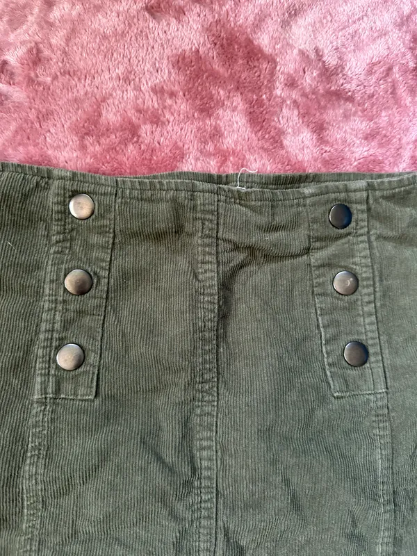 Hollister GREEN CORDUROY SKIRT WITH BUTTONS - Image 4