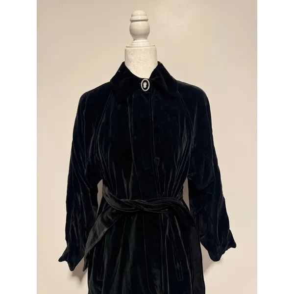 Vintage Black Velvet Opera Coat Womens M Belted Cameo Rhinestone Union Made USA - Image 2
