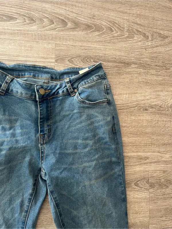 Daze Flare Jeans Womens Medium Blue Wash Low Rise Stretch Denim Y2K Raw Hem - Image 5