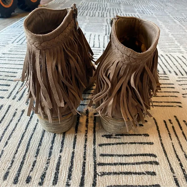 J. Adams Bree Taupe Suede Fringe Western Ankle Boots Size 10 - Image 5