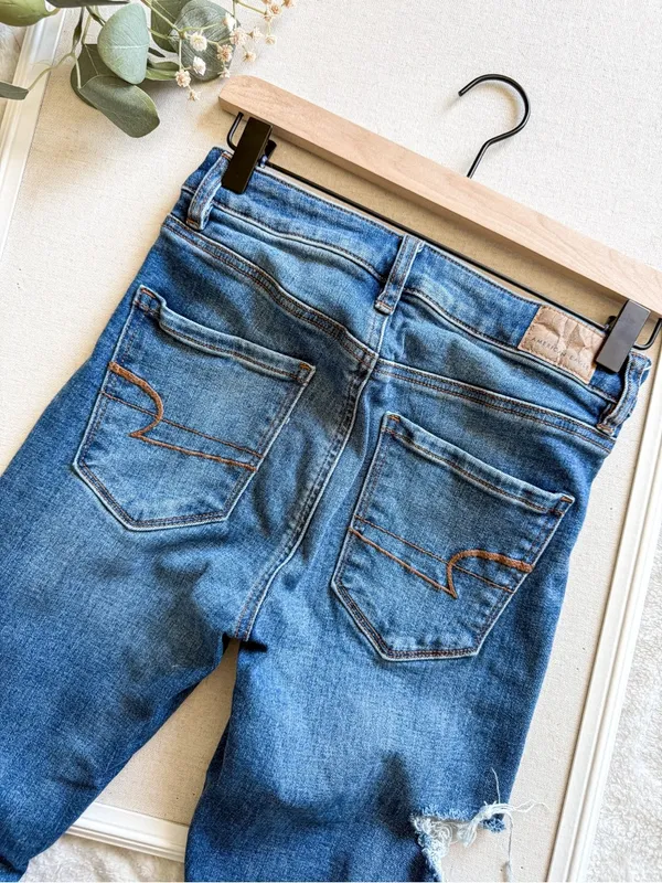 American Eagle Medium Wash Super High Rise Distressed Jegging Size 2 - Image 2