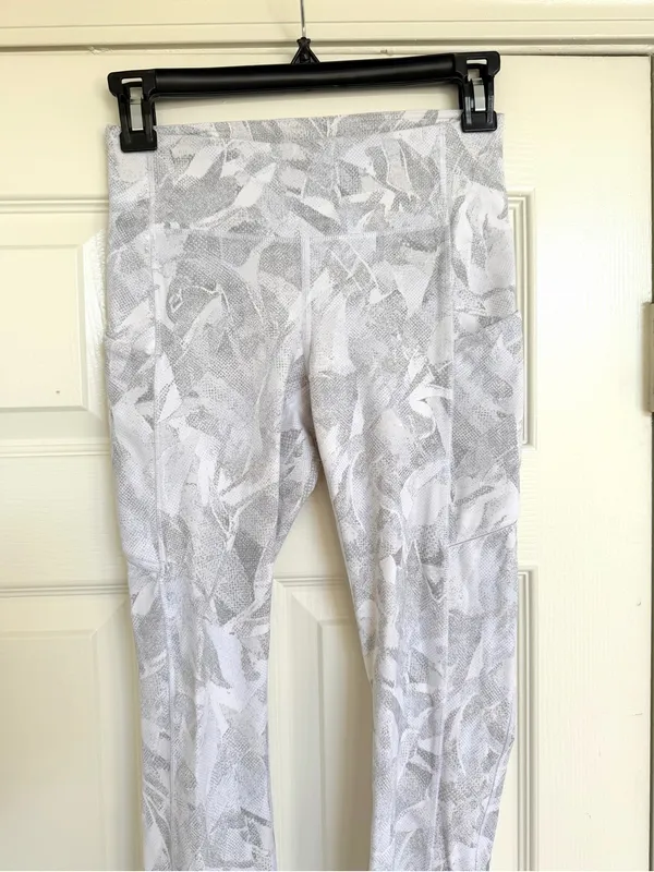 Lululemon Speed Up‎ Tight 28” Jasmine White Gray Size 4 - Image 4