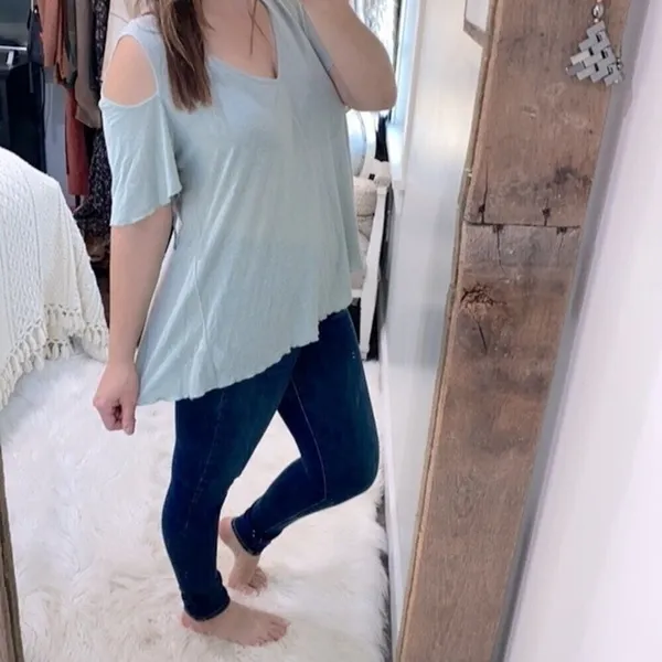 Free People green cold shoulder top size small - Image 3