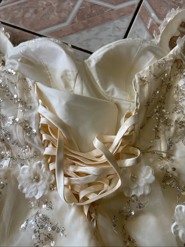 Cream short formal dress - Image 2