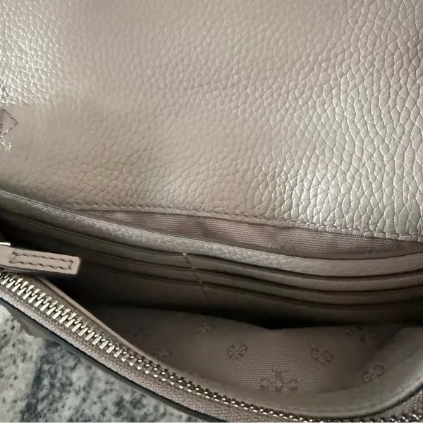 Tory Burch Britten Smartphone Wristlet French Gray NWT - Image 5