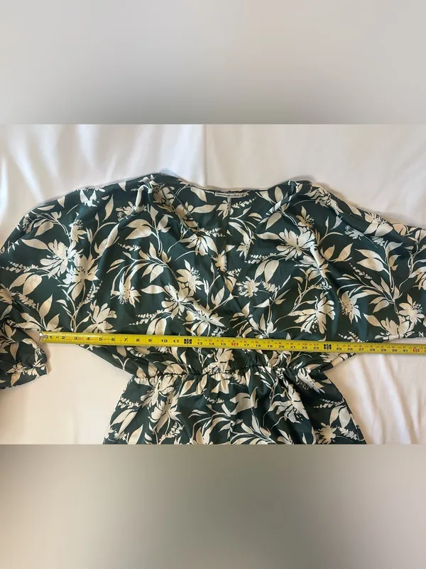 Abercrombie & Fitch Green and White Floral Romper - Image 4