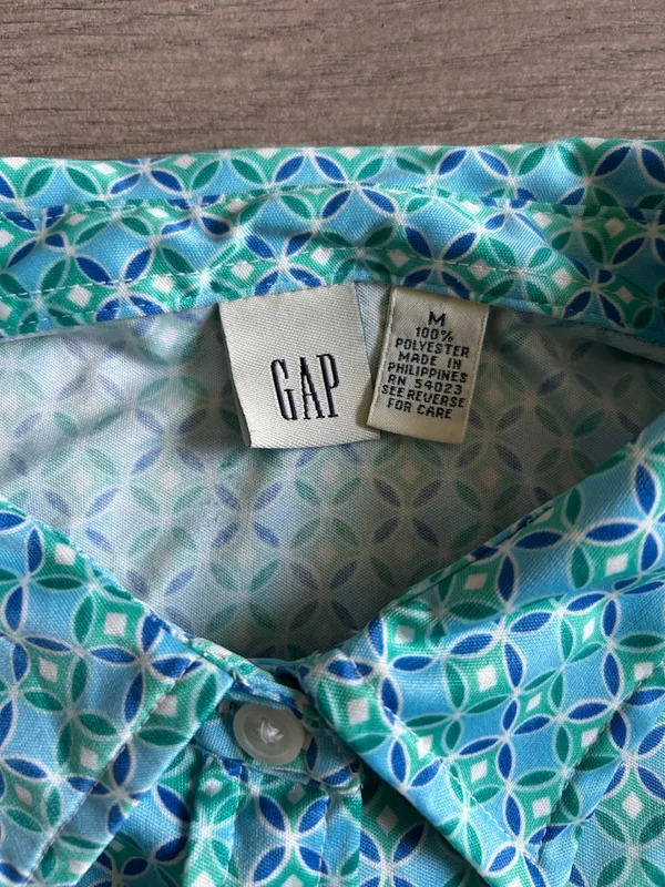 GAP Women's Button-Down Shirt in Teal Geo Print - Image 2