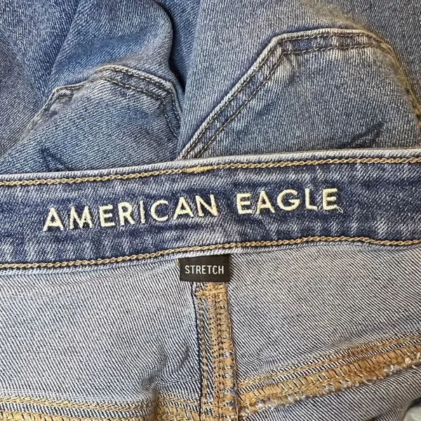 American Eagle Women's Mom Ankle Jeans Size 10 - Image 3