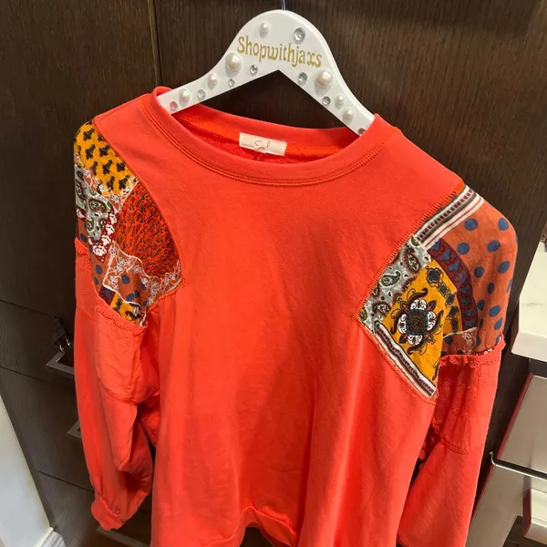 Easel women’s oversized Sweatshirt size medium - Image 2