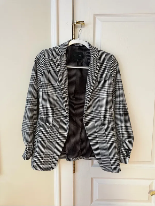 Banana Republic Black and White Houndstooth Blazer - Image 4