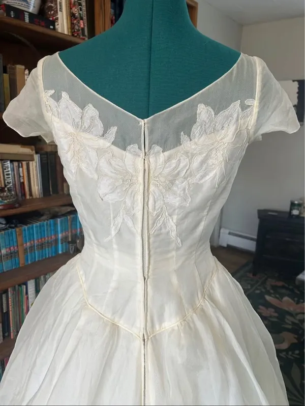Beautiful 1940’s-1950’s Wedding Dress - Image 5