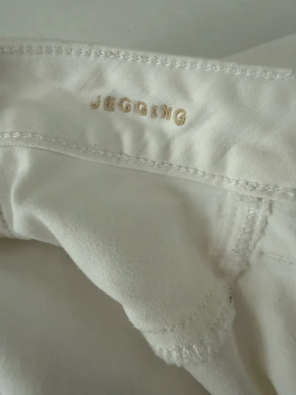 American Eagle white jeans 4 short - Image 5