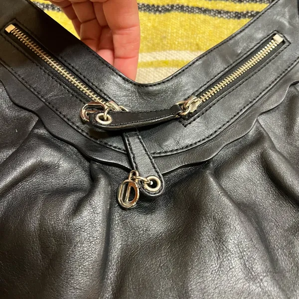 Charles David Black Shoulder Bag with Classic Design - Image 2