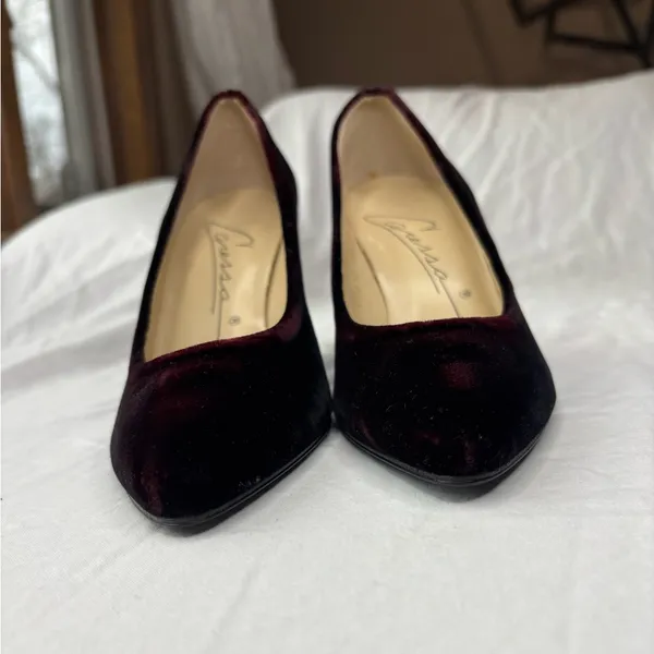 Red Brown Velvet Pointed Toe Kitten Heel Leather Sole Size 6 / 4” Heel Caressa - Image 6