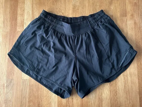 Lululemon Hotty Hot High-Rise Lined Short 4" - Image 2