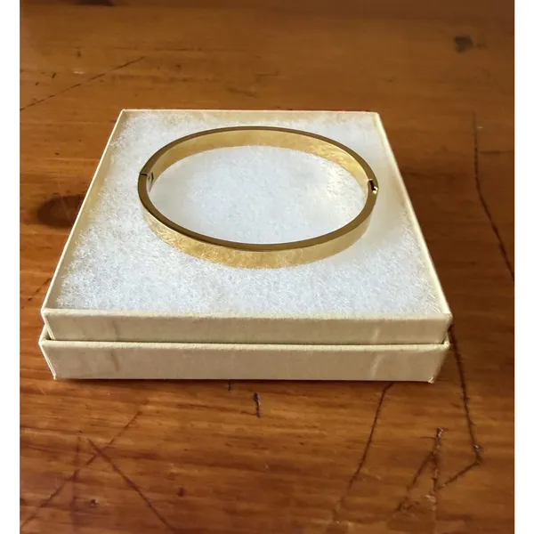 Gold Tone Hinged Bangle Bracelet Minimalist Stackable Classic Modern Jewelry - Image 4